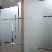 Установка декоративних, матових плівок на склопакети, перегородки.